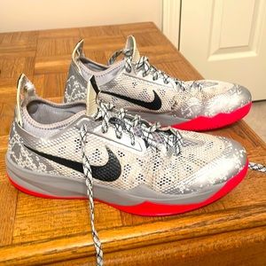 Nike Zoom Crusader Grey running shoes red black men’s size 10.5